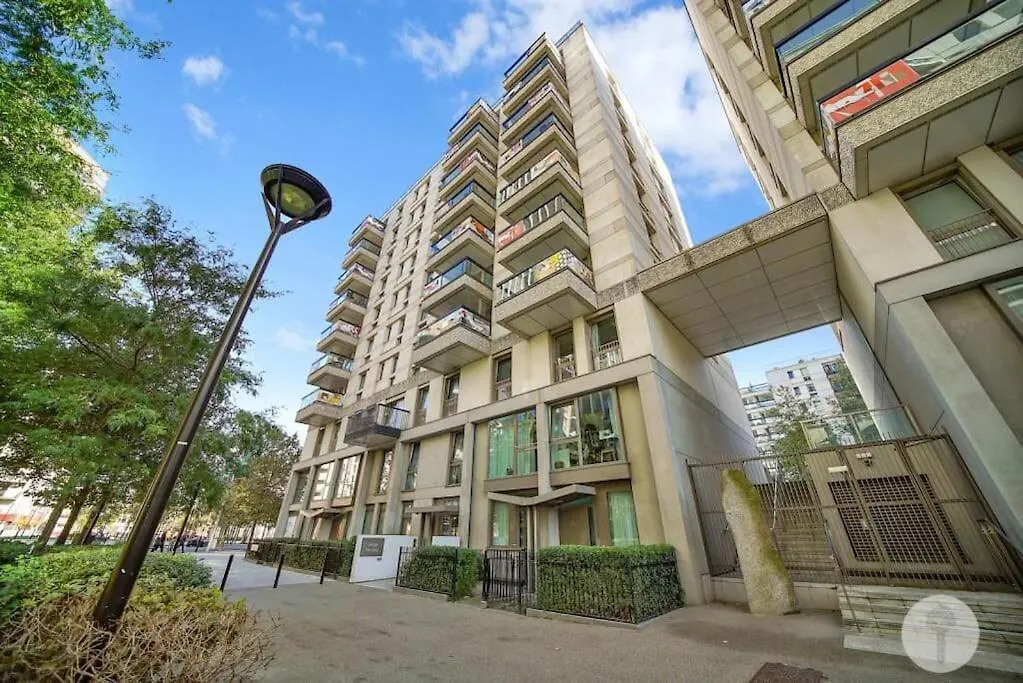 Modern 3 Bedroom - Olympic Park - E20 Stratford London Apartment