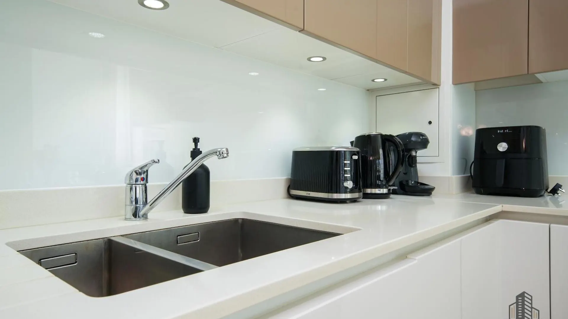 Modern 3 Bedroom - Olympic Park - E20 Stratford London Apartment